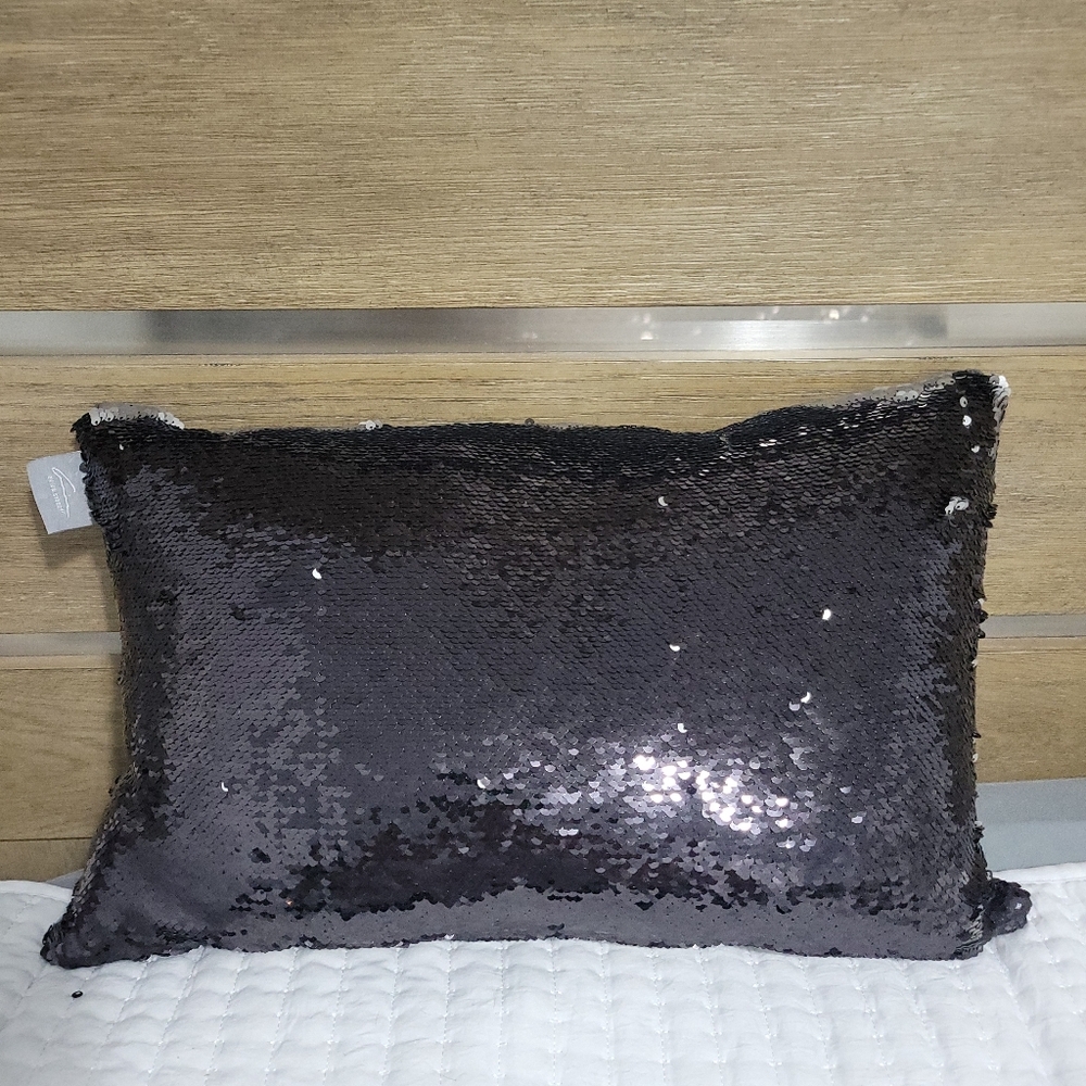 Aviva Stanoff rectangular throw pillows 12" x 20" NEW - Picture 2 of 6
